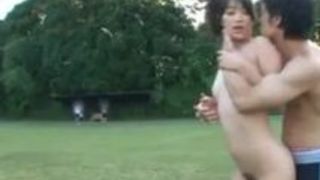 【西野翔】野外のグラウンドで人が見てるのお構いないしでハメまくる