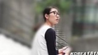 韓国のポルノNERDの女の子は日本でファックする