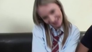 日本の男はセクシーなブルネットベイビーを耕す