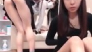 日本の女の子たち3人がカムで楽しく - パート2について