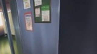 変態の女の子は頭を与えて、犯される