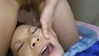 日本の十代はレズビアンによってなめている