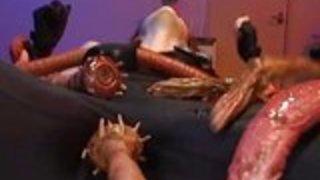 小川あさ美は巨大なカニで犯される