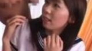 【沢井真帆】セーラー服女子高生がフェラや背面騎乗位のあと、バック＆正常位で挿入中に口内射精＆ごっくん