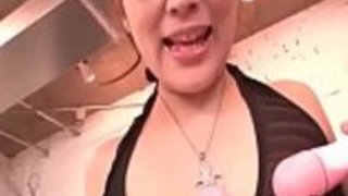 彼女の最高のおもちゃを持っている愛内林子リンカ