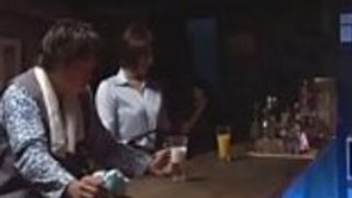 日本の喉が渇いた牛はパブで犯された - もっとElitejavhd.com