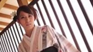 ヤり過ぎ若女将の極限スリル館内セックス 水野葵