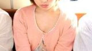 上京したてで体を触られても何も言えず震える田舎娘（成海うるみ）