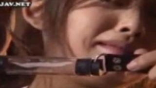 爆乳潮吹きマゾ絶頂・大雨・洪水・警報発令105cmIカップの爆乳を揉みしだきく快感のあまり制御できなくなった下半身から黄金の放物線を描いて大量失禁羽田夕夏