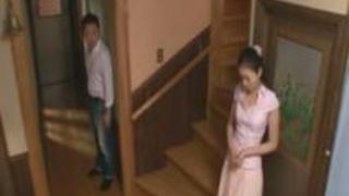 兄嫁の浮気をネタに迫る義理の弟→毎日近親パコ三昧