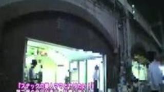 新橋でスナック経営する母娘と３Ｐ親子丼