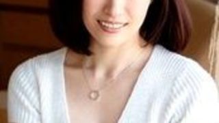 夫がいない間に息子と勝負下着で喘がされ思いっきりイカされる熟女人妻がかわゆい！