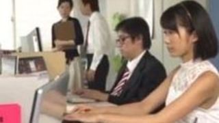 大石美咲　新人女子社員の綺麗な脇に興奮してソファに押し倒してしてハメちゃう