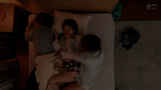 【NTR】ベビーフェイスの色っぽボディを彼氏の目の前で寝取る…宅飲みで酔い潰れて雑魚寝してしまった友達とその彼女【盗撮】 ゆき/22歳/モデル体型JD