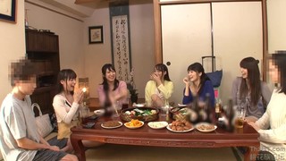 HUNTA-280 久し振りに実家に戻ってきた都会暮らしの叔母たちがセクシーすぎてヤバい！3 胸の谷間やパンチラ程度でいとも簡単に勃起するボクを子供扱いするのかと思いきや、元気すぎる下半身に興味津々の叔母たち！勃起に気づくと代わる代わるボクのチ○ポを試しハメしてくるんです…